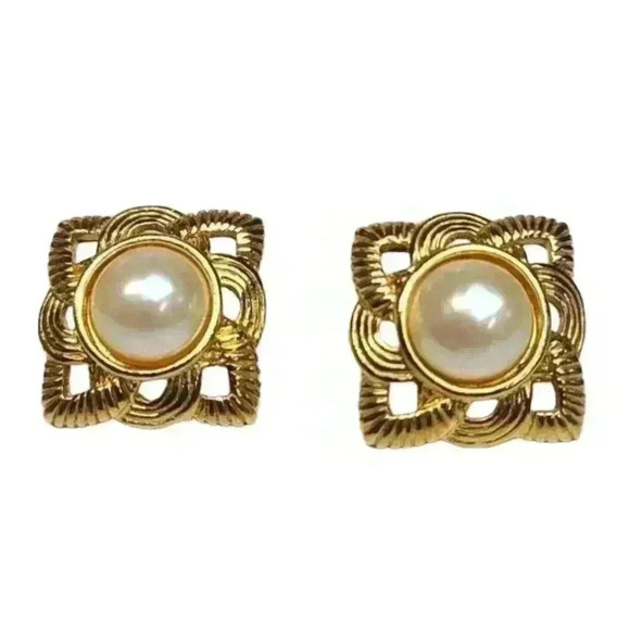 Gold tone fuax pearl earrings vintage style - Picture 5 of 15